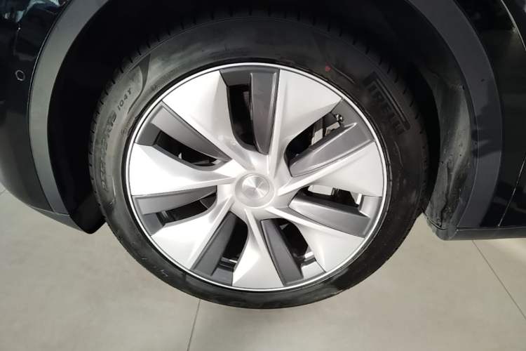 Used Tesla Model Y 2022 Revised Version Rear-Wheel Drive Left Front Wheel Hub