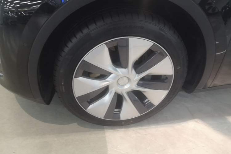 Used Tesla Model Y 2022 Revised Version Long-Range All-Wheel Drive Left Front Wheel Hub