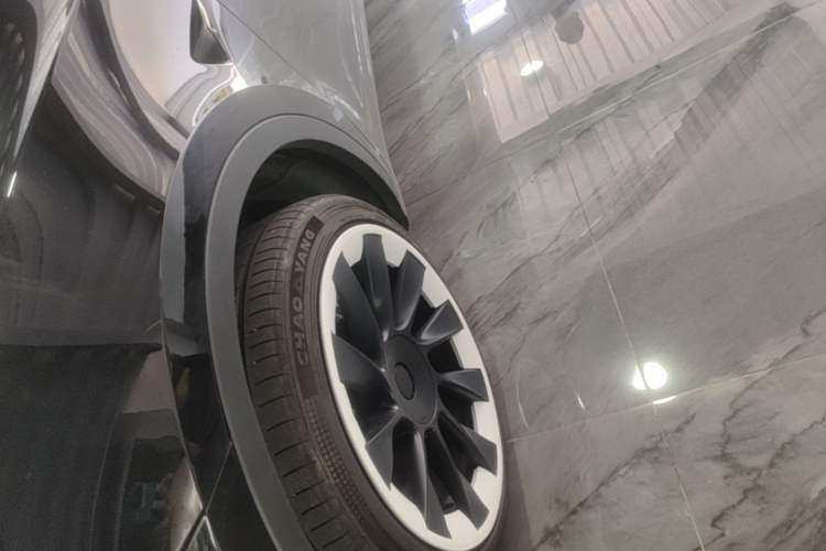 Used Tesla Model Y 2022 Revised Version Long-Range All-Wheel Drive Left Front Wheel Hub