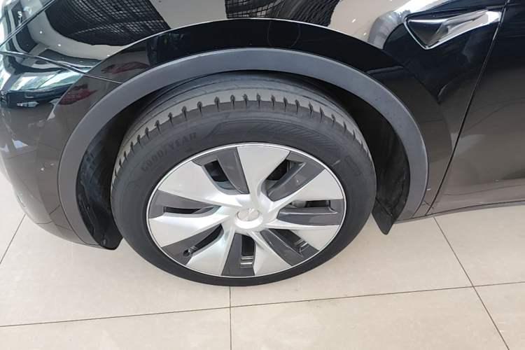 Used Tesla Model Y 2022 Revised Version Rear-Wheel Drive Left Front Wheel Hub