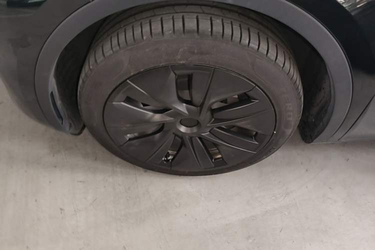 Used Tesla Model Y 2022 Revised Version Rear-Wheel Drive Left Front Wheel Hub
