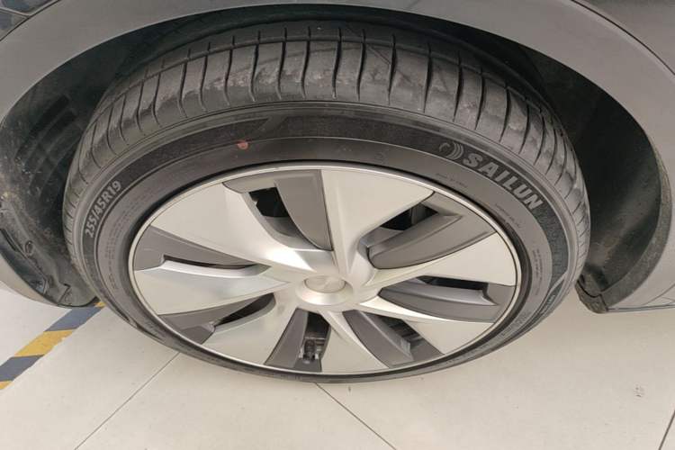 Used Tesla Model Y 2022 Revised Version Rear-Wheel Drive Left Front Wheel Hub