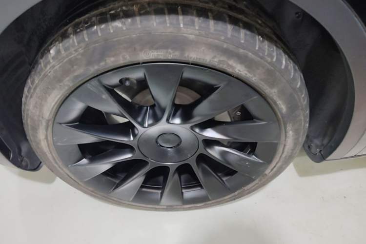 Used Tesla Model Y 2022 Revised Version Rear-Wheel Drive Left Front Wheel Hub