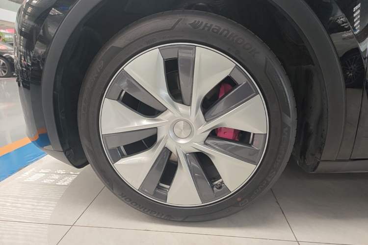 Used Tesla Model Y 2022 Revised Version Long-Range All-Wheel Drive Left Front Wheel Hub