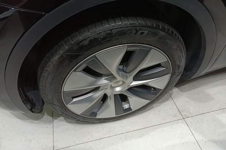 Used Tesla Model Y 2022 Revised Version Rear-Wheel Drive Left Front Wheel Hub
