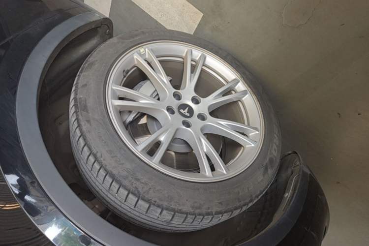 Used Tesla Model Y 2022 Revised Version Rear-Wheel Drive Left Front Wheel Hub