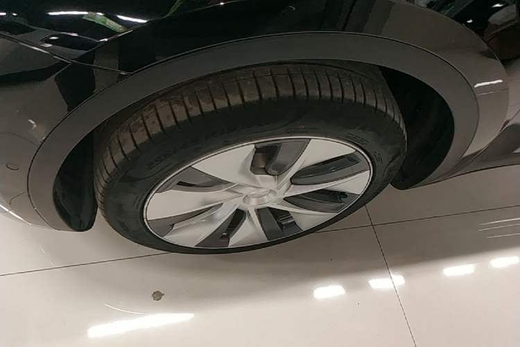 Used Tesla Model Y 2022 Revised Version Rear-Wheel Drive Left Front Wheel Hub