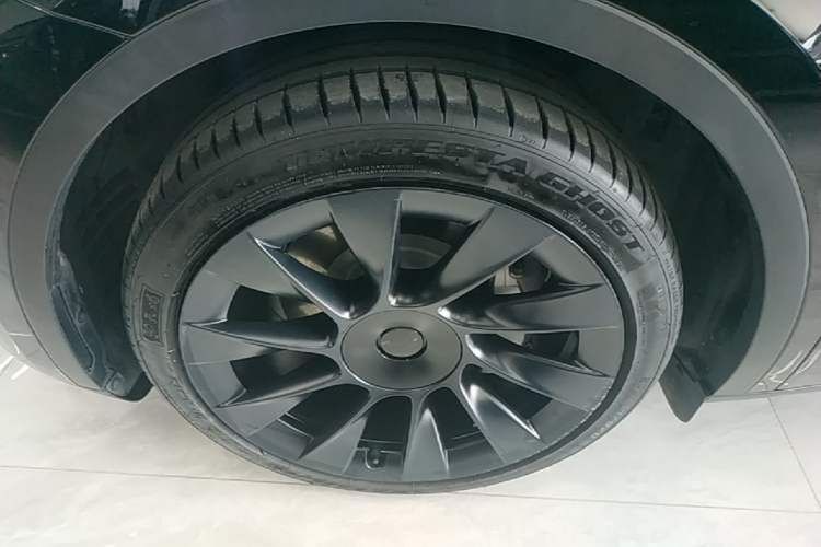 Used Tesla Model Y 2022 Rear-Wheel-Drive Version Left Front Wheel Hub