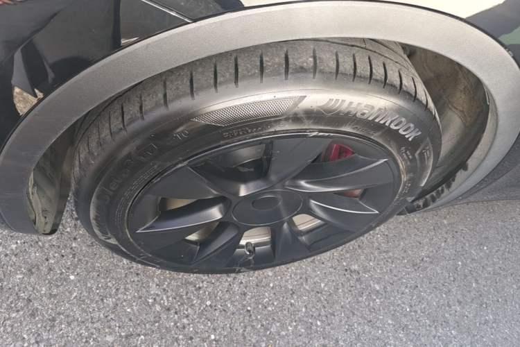 Used Tesla Model Y 2022 Rear-Wheel-Drive Version Left Front Wheel Hub