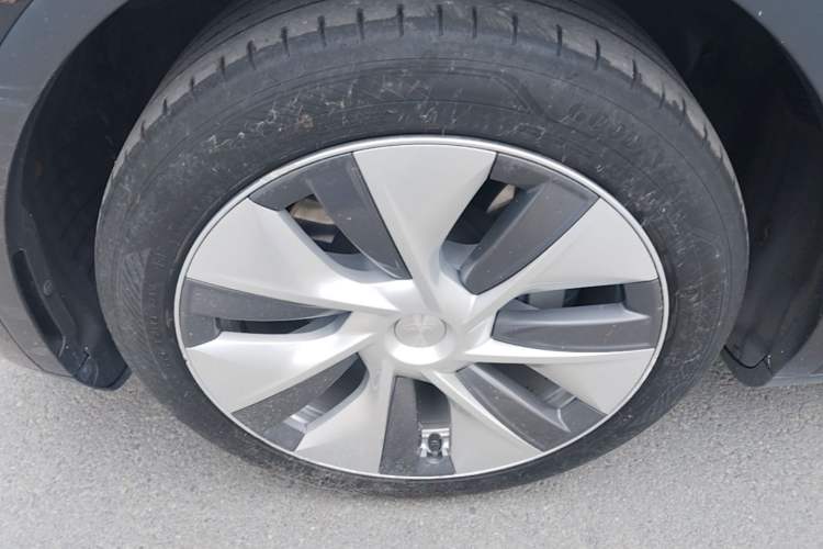 Used Tesla Model Y 2022 Rear-Wheel-Drive Version Left Front Wheel Hub