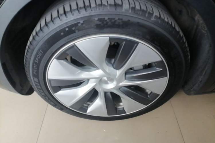 Used Tesla Model Y 2022 Rear-Wheel-Drive Version Left Front Wheel Hub