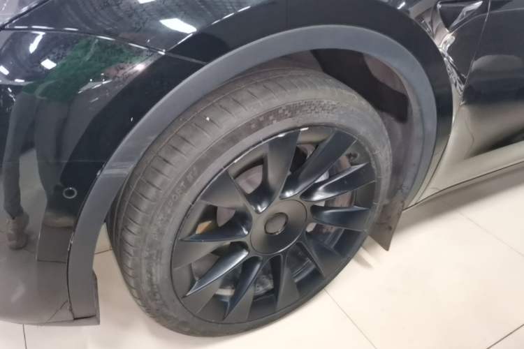 Used Tesla Model Y 2022 Revised Version Rear-Wheel Drive Left Front Wheel Hub