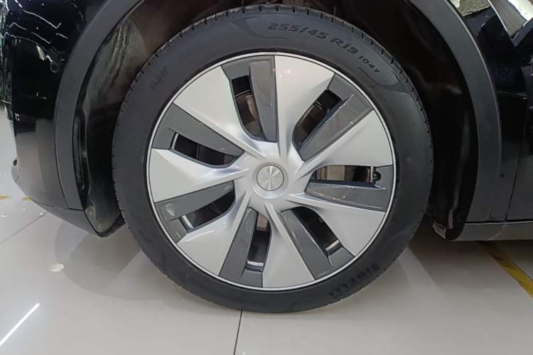 Used Tesla Model Y 2022 Revised Version Rear-Wheel Drive Left Front Wheel Hub