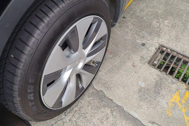 Used Tesla Model Y 2022 Rear-Wheel-Drive Version Left Front Wheel Hub