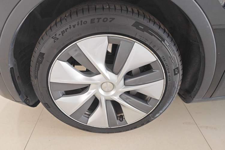 Used Tesla Model Y 2022 Rear-Wheel-Drive Version Left Front Wheel Hub