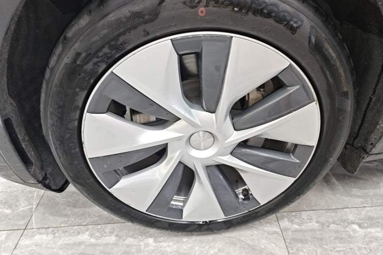 Used Tesla Model Y 2022 Revised Version Long-Range All-Wheel Drive Left Front Wheel Hub
