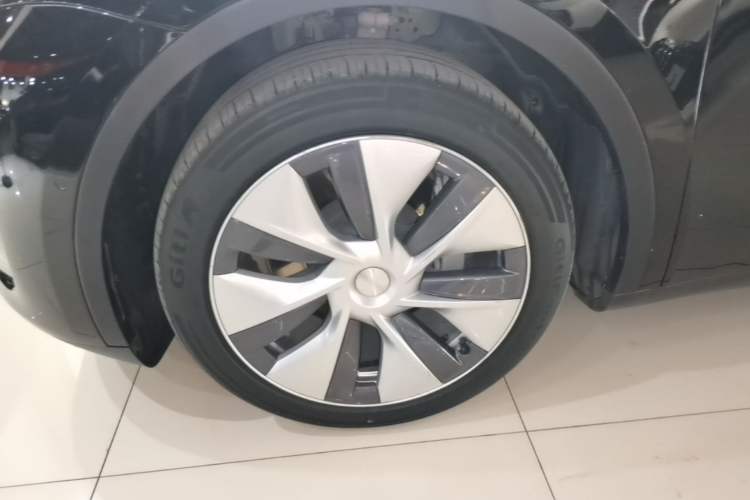 Used Tesla Model Y 2022 Revised Version Rear-Wheel Drive Left Front Wheel Hub