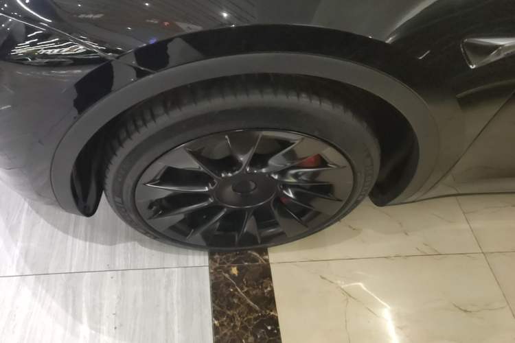 Used Tesla Model Y 2022 Rear-Wheel-Drive Version Left Front Wheel Hub