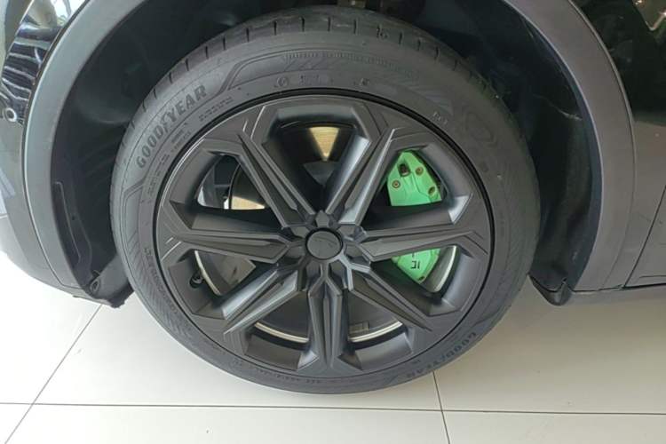 Used Tesla Model Y 2022 Revised Version Rear-Wheel Drive Left Front Wheel Hub