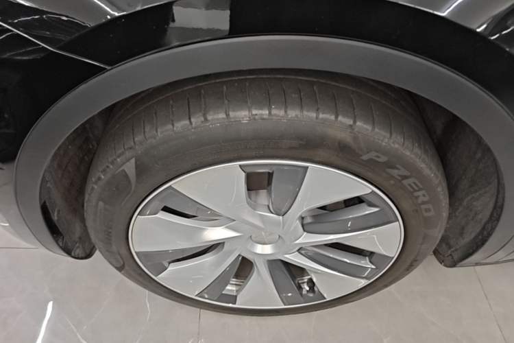 Used Tesla Model Y 2022 Rear-Wheel-Drive Version Left Front Wheel Hub