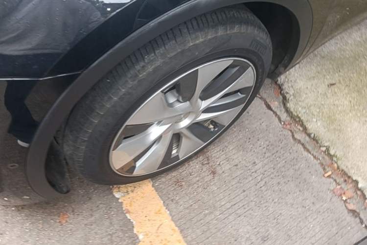 Used Tesla Model Y 2022 Rear-Wheel-Drive Version Left Front Wheel Hub