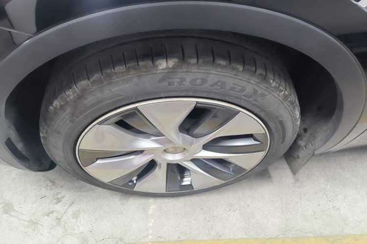 Used Tesla Model Y 2022 Rear-Wheel-Drive Version Left Front Wheel Hub