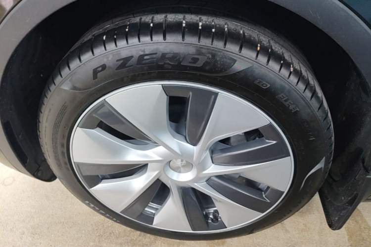 Used Tesla Model Y 2022 Revised Version Rear-Wheel Drive Left Front Wheel Hub