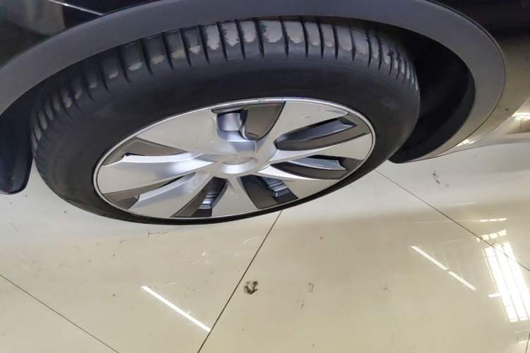Used Tesla Model Y 2022 Revised Version Rear-Wheel Drive Left Front Wheel Hub