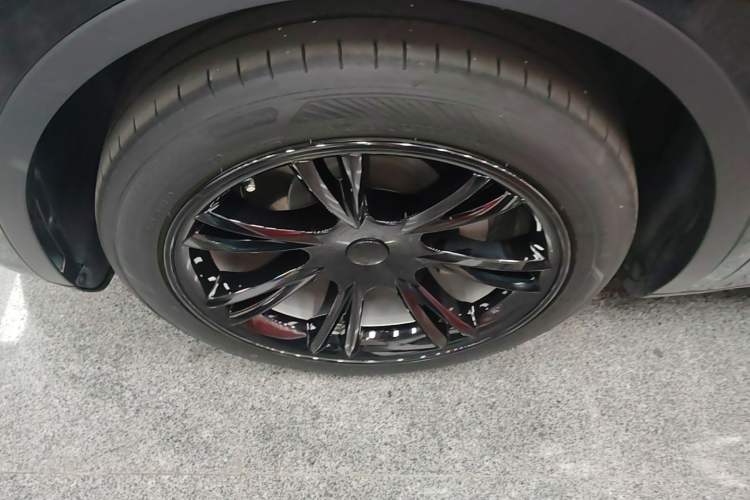 Used Tesla Model Y 2022 Revised Version Rear-Wheel Drive Left Front Wheel Hub