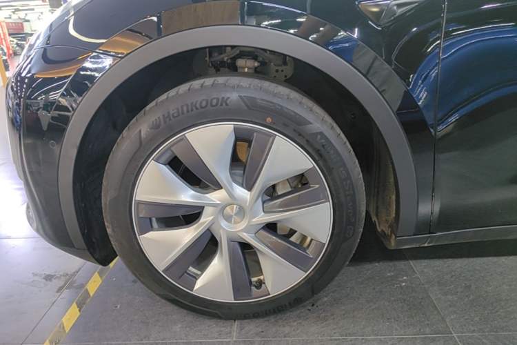 Used Tesla Model Y 2022 Rear-Wheel-Drive Version Left Front Wheel Hub