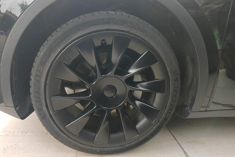 Used Tesla Model Y 2022 Revised Version Rear-Wheel Drive Left Front Wheel Hub