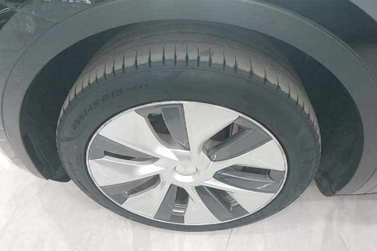 Used Tesla Model Y 2022 Revised Version Rear-Wheel Drive Left Front Wheel Hub