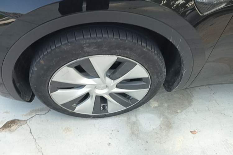 Used Tesla Model Y 2022 Rear-Wheel-Drive Version Left Front Wheel Hub