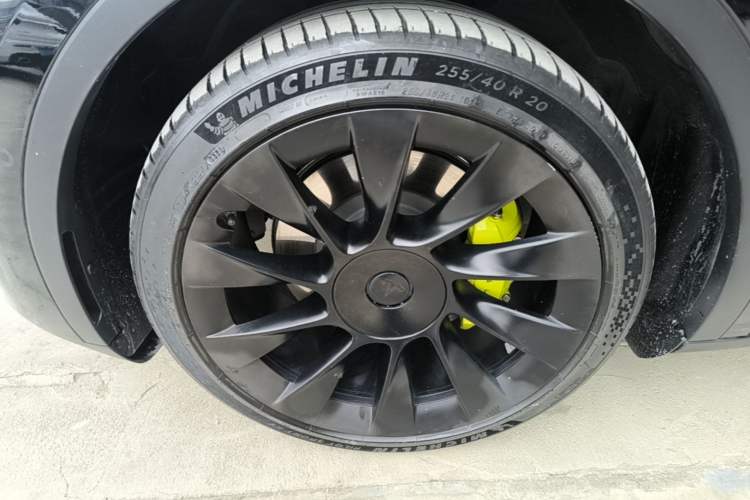 Used Tesla Model Y 2022 Rear-Wheel-Drive Version Left Front Wheel Hub