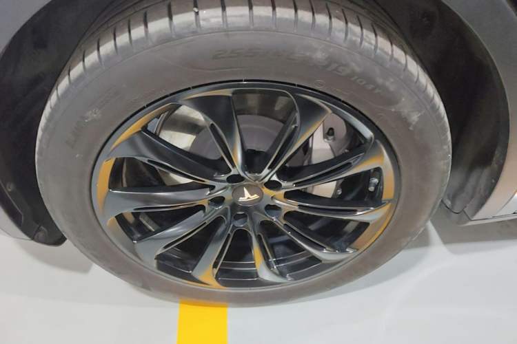Used Tesla Model Y 2022 Revised Version Rear-Wheel Drive Left Front Wheel Hub