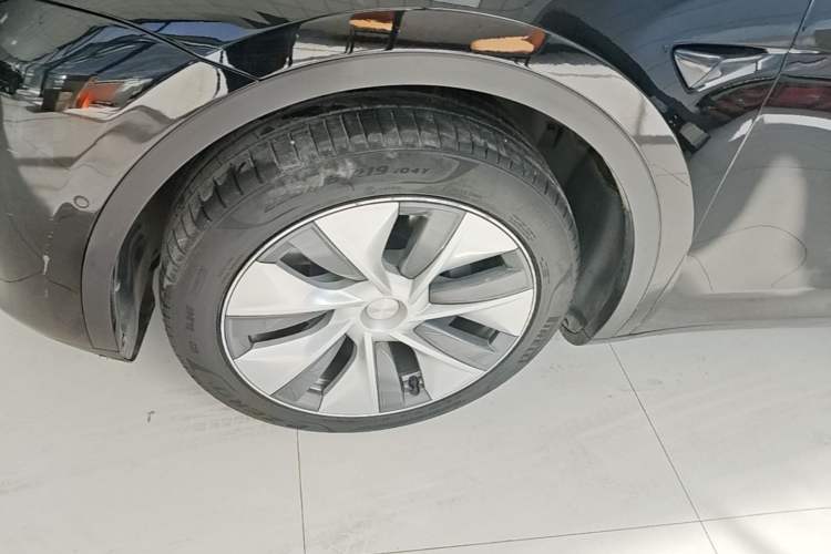 Used Tesla Model Y 2022 Revised Version Rear-Wheel Drive Left Front Wheel Hub