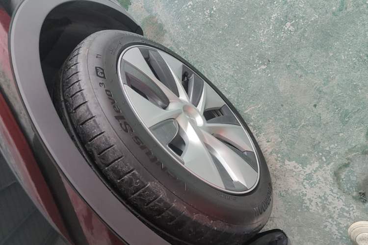 Used Tesla Model Y 2022 Revised Version Rear-Wheel Drive Left Front Wheel Hub