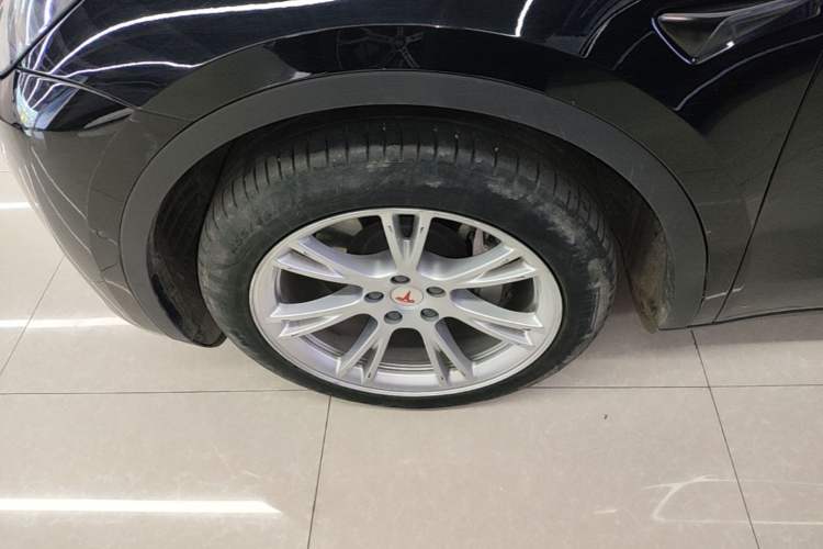 Used Tesla Model Y 2022 Revised Version Rear-Wheel Drive Left Front Wheel Hub