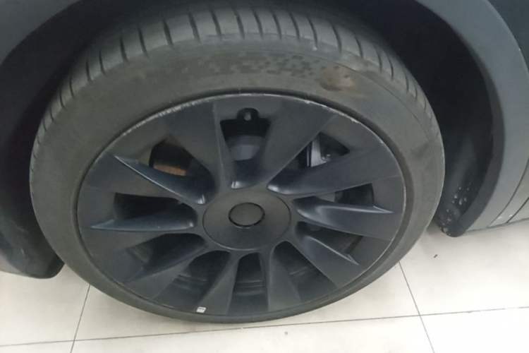 Used Tesla Model Y 2022 Rear-Wheel-Drive Version Left Front Wheel Hub