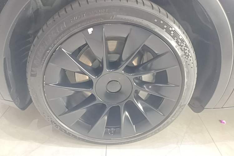 Used Tesla Model Y 2022 Revised Version Rear-Wheel Drive Left Front Wheel Hub