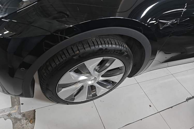 Used Tesla Model Y 2022 Revised Version Rear-Wheel Drive Left Front Wheel Hub