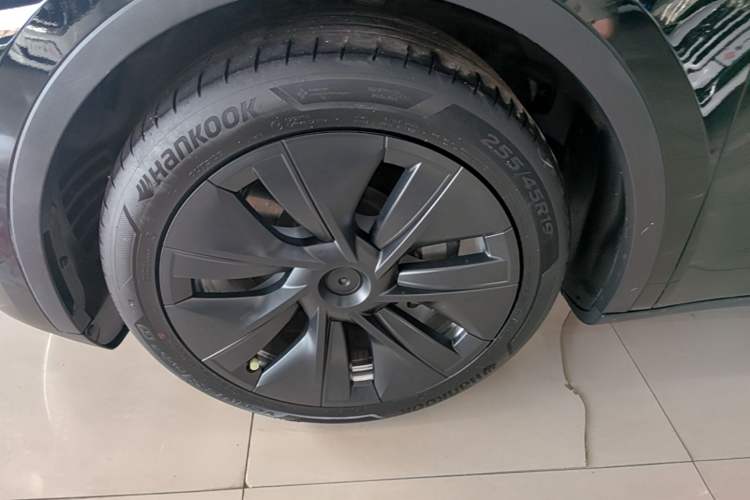 Used Tesla Model Y 2022 Revised Version Rear-Wheel Drive Left Front Wheel Hub