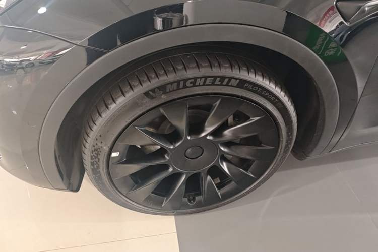 Used Tesla Model Y 2022 Revised Version Rear-Wheel Drive Left Front Wheel Hub