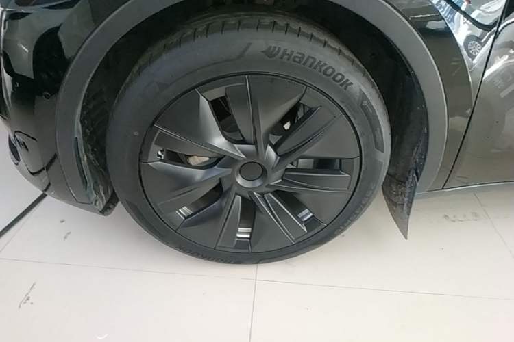 Used Tesla Model Y 2022 Rear-Wheel-Drive Version Left Front Wheel Hub