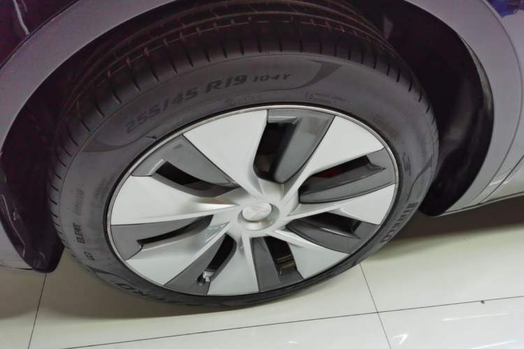 Used Tesla Model Y 2022 Rear-Wheel-Drive Version Left Front Wheel Hub