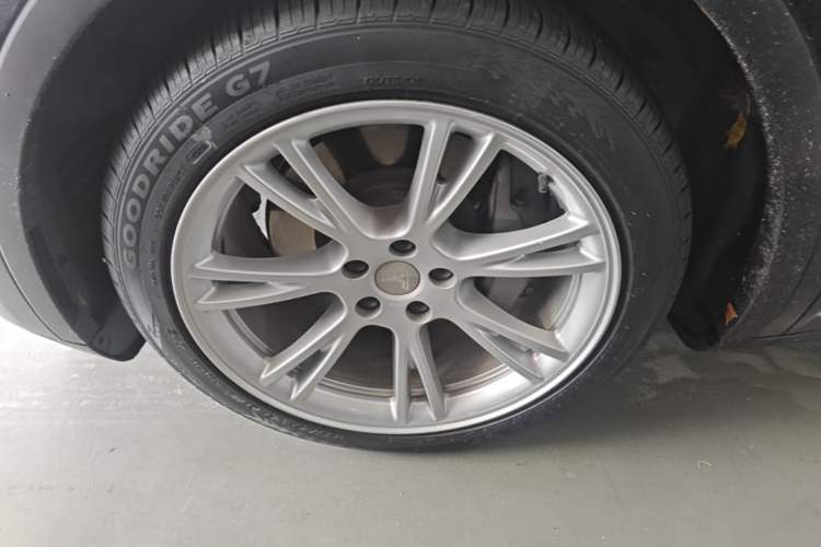 Used Tesla Model Y 2022 Revised Version Rear-Wheel Drive Left Front Wheel Hub