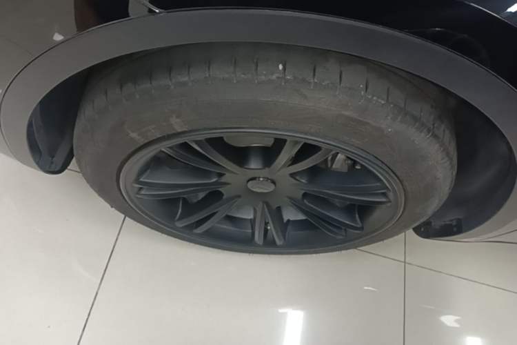 Used Tesla Model Y 2022 Rear-Wheel-Drive Version Left Front Wheel Hub