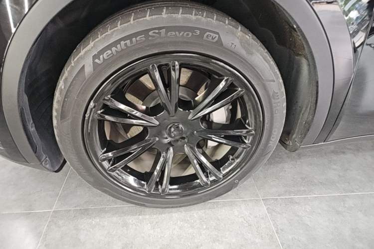 Used Tesla Model Y 2022 Revised Version Rear-Wheel Drive Left Front Wheel Hub