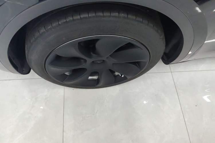 Used Tesla Model Y 2022 Revised Version Rear-Wheel Drive Left Front Wheel Hub
