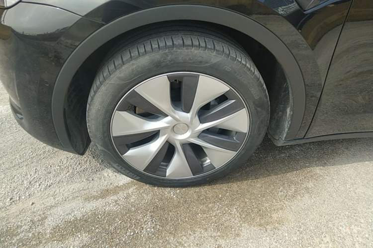 Used Tesla Model Y 2022 Revised Version Rear-Wheel Drive Left Front Wheel Hub
